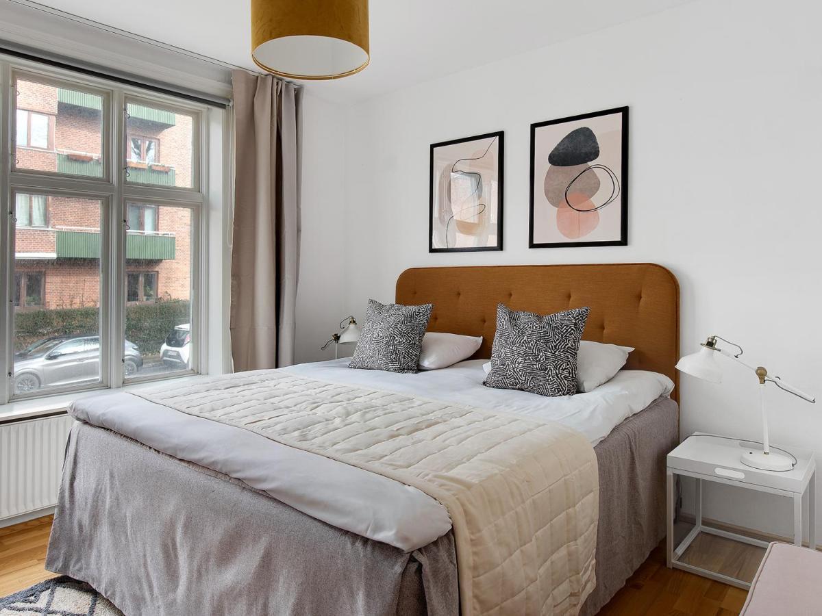 Sanders Constantin - Chic Two-bedroom With Balcony Apartment Copenhagen