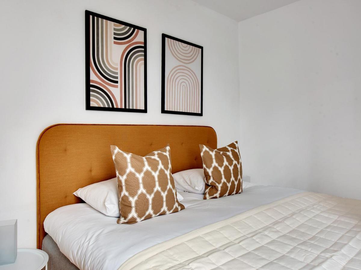 Sanders Constantin - Chic Two-bedroom With Balcony Apartment Kopenhagen