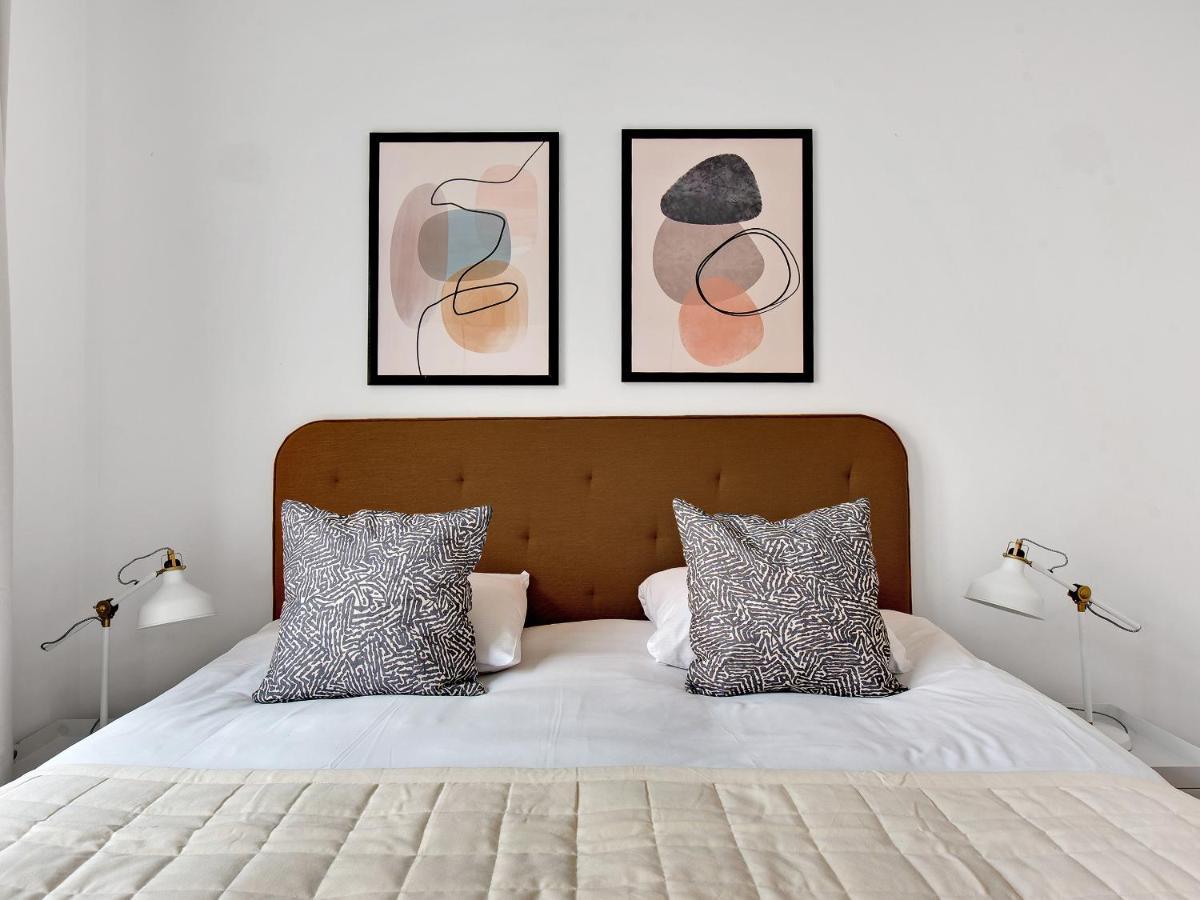 Apartment Sanders Constantin - Chic Two-bedroom With Balcony *